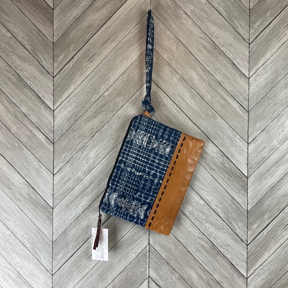 NWT Altiplano Fair Trade Wristlet Pouch
